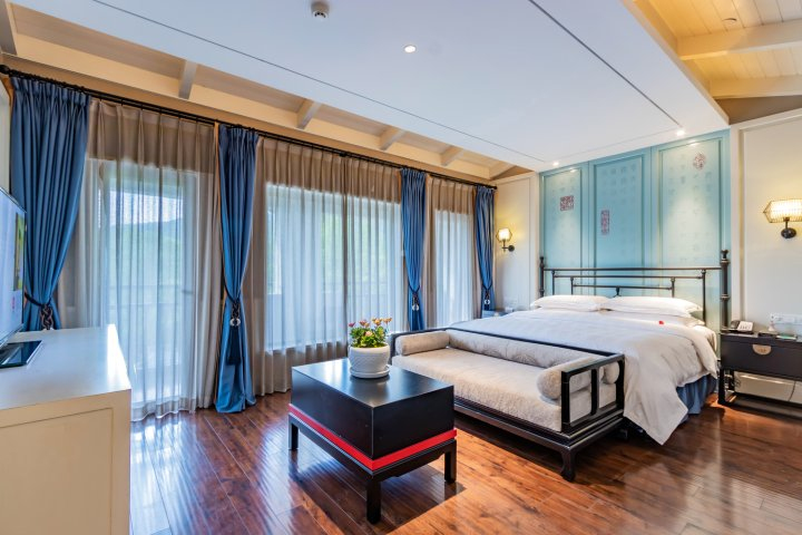 C.r_-RJKKiIGgTlfxgK720