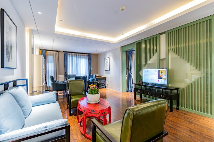 C.d8maFddTert8j80Sd720