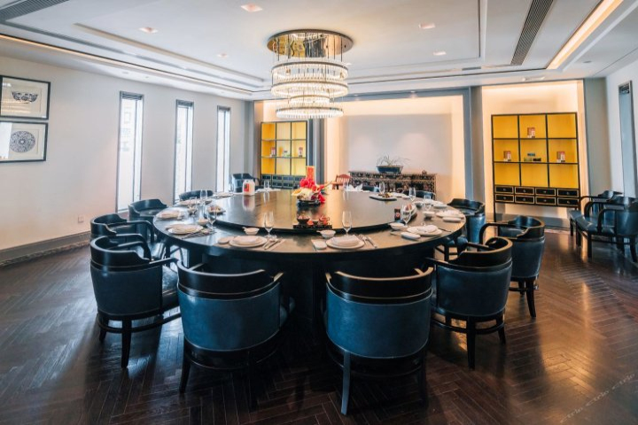 C._M0DCiimKAHty2oRi720