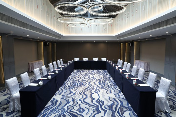 C._M0DCii2KMm1iU8Ti720