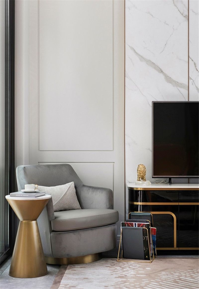 1547544776715595-705x1024